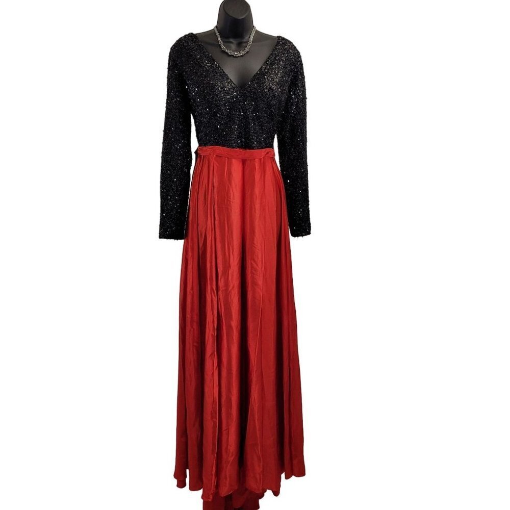 NWT Stunning Red and Black Gown Formal Dress Sequin Top V-Neck Zip Closure